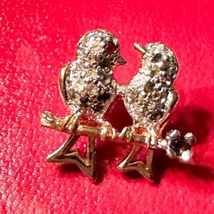 Vtg Panetta Signed Rhinestone Love Birds LAPEL PIN Brooch Ruby Amethyst Goldtone
